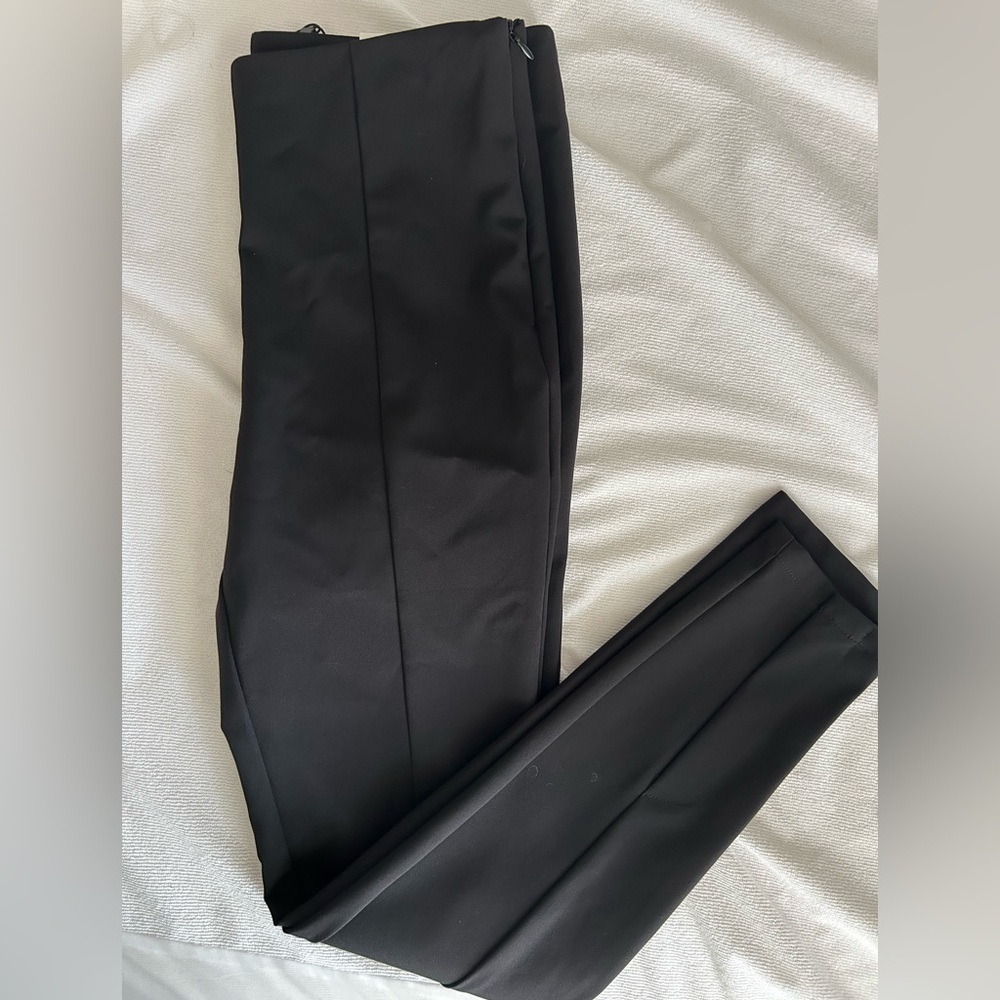 Zara Black Leggings with Sleek Design